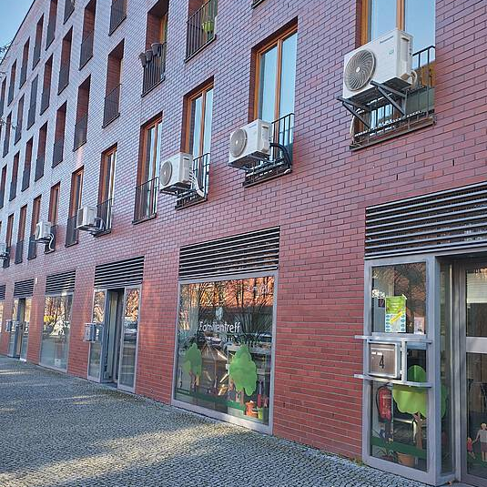 Foto des EIngangs und der Fasade des Familientreff Haselhorst