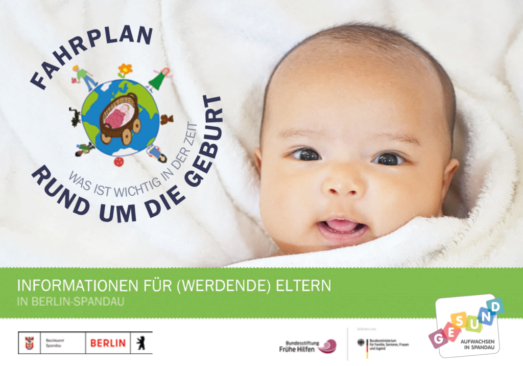 Ein l&auml;chelndes Baby liegt auf einer wei&szlig;en Decke, daneben ein Logo und Text mit Informationen f&uuml;r werdende Eltern auf Deutsch.