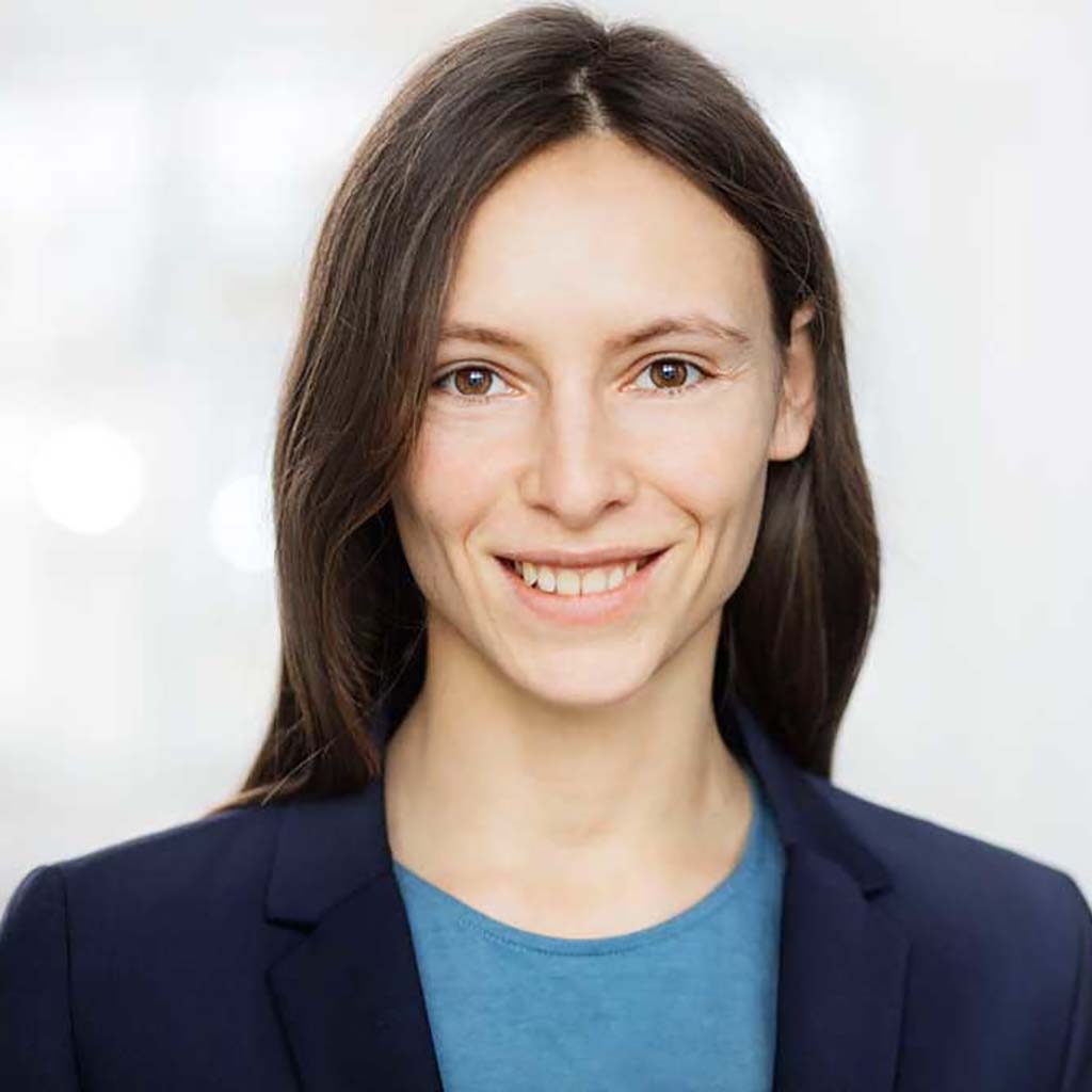 Foto der Ansprechpartnerin f&uuml;r Fachkr&auml;fte der Jugendhilfe sowie f&uuml;r die Website Stefanie Huber