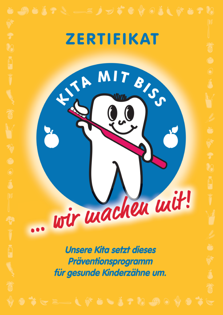 Gezeichnetes Zahn-Maskottchen mit Zahnbürste, umgeben von Text „Kita mit Biss … wir machen mit!“ auf gelbem Hintergrund. Text unten verweist auf ein Präventionsprogramm.
